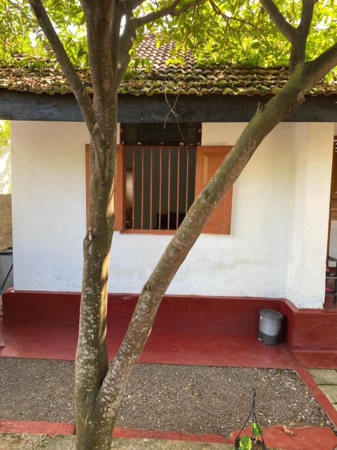 Ami Place Rooms With Kitchen Hikkaduwa Εξωτερικό φωτογραφία