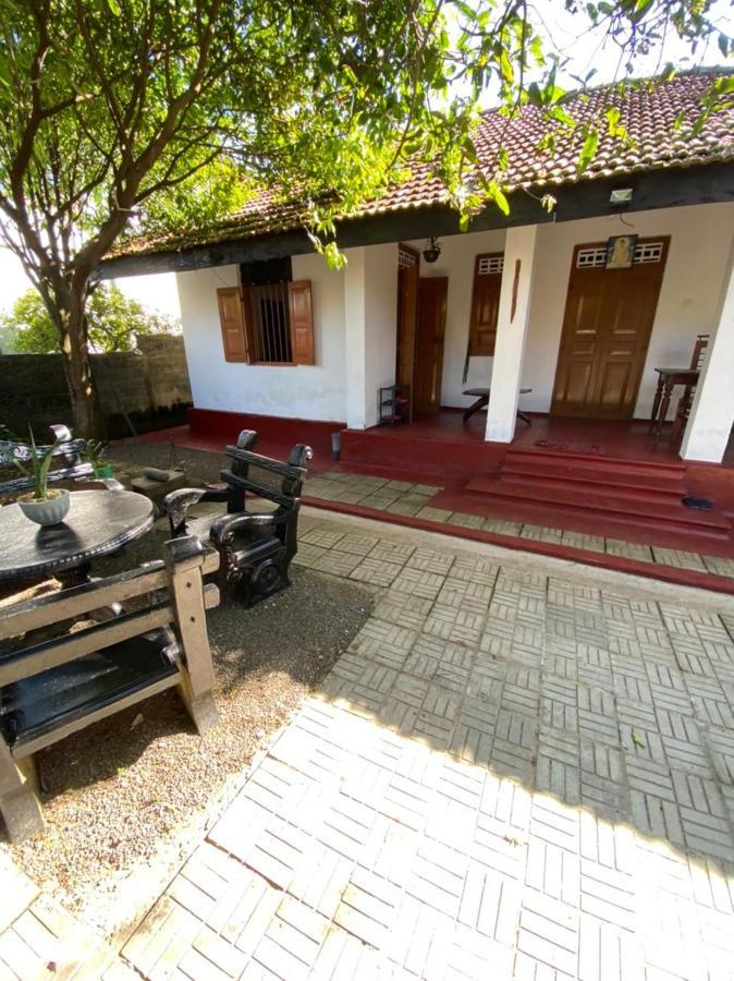 Ami Place Rooms With Kitchen Hikkaduwa Εξωτερικό φωτογραφία