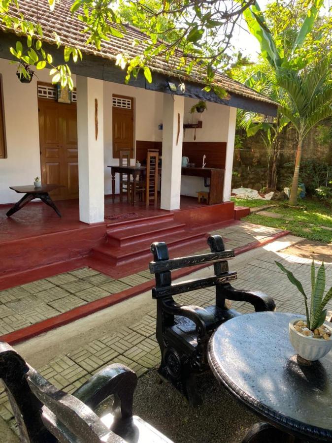 Ami Place Rooms With Kitchen Hikkaduwa Εξωτερικό φωτογραφία