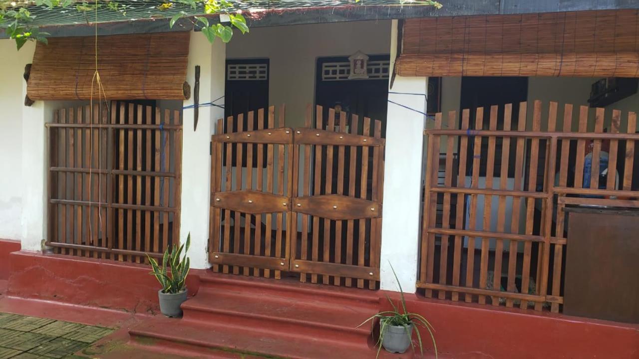 Ami Place Rooms With Kitchen Hikkaduwa Εξωτερικό φωτογραφία