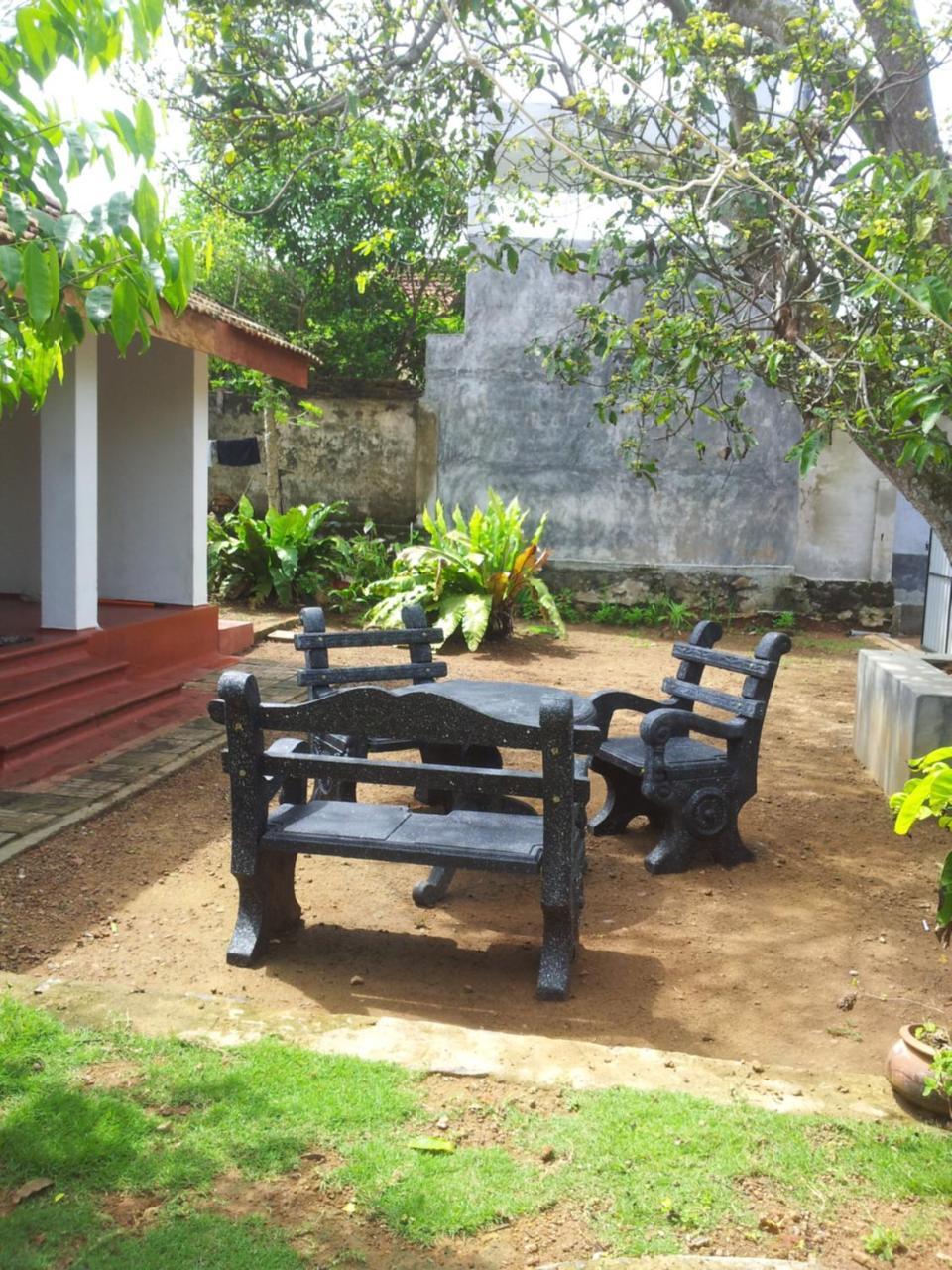 Ami Place Rooms With Kitchen Hikkaduwa Εξωτερικό φωτογραφία