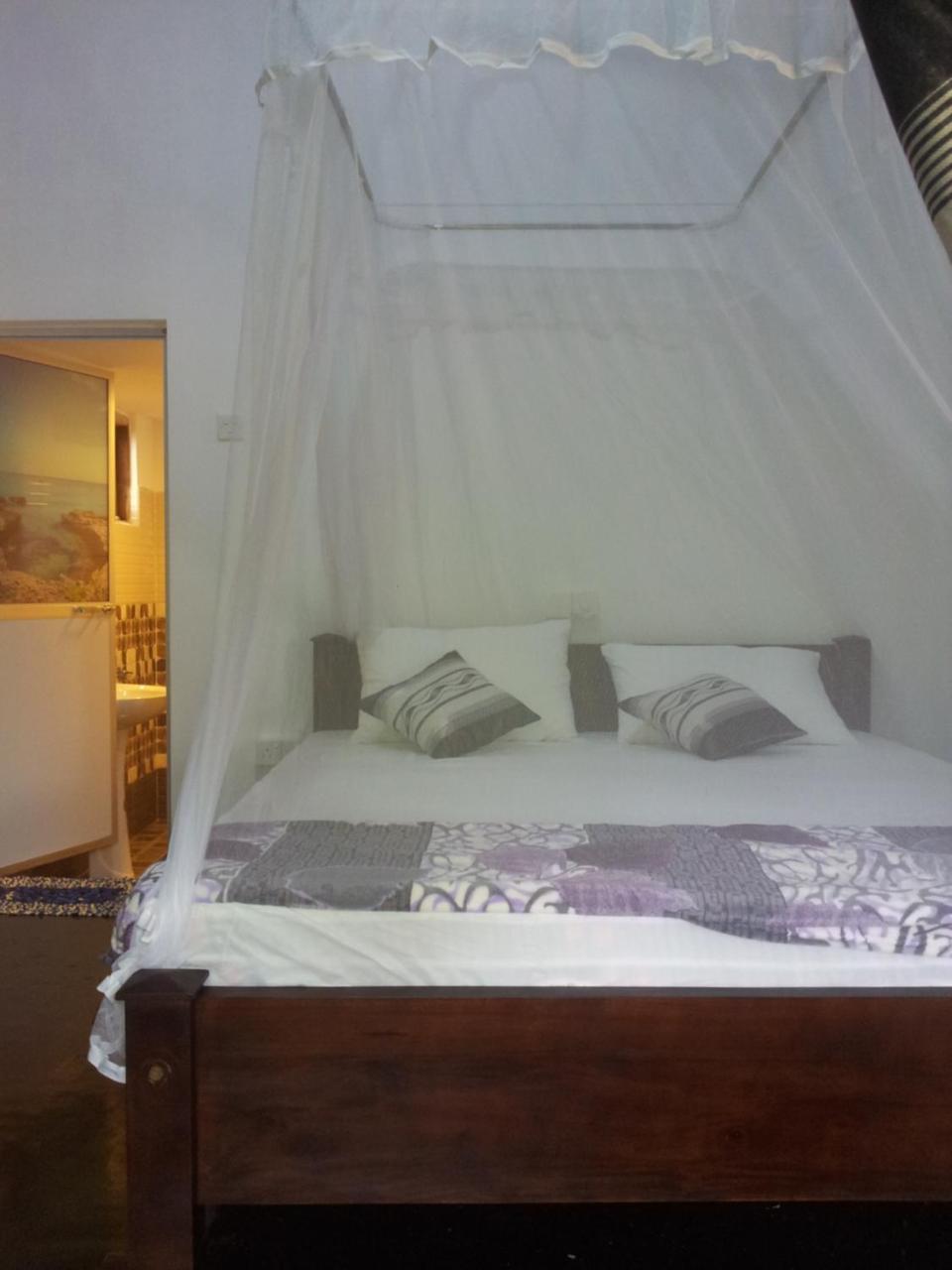Ami Place Rooms With Kitchen Hikkaduwa Εξωτερικό φωτογραφία