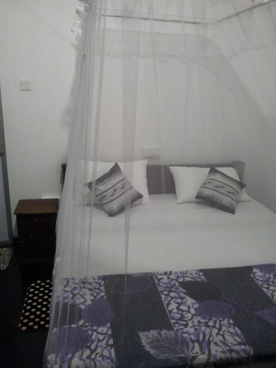 Ami Place Rooms With Kitchen Hikkaduwa Εξωτερικό φωτογραφία