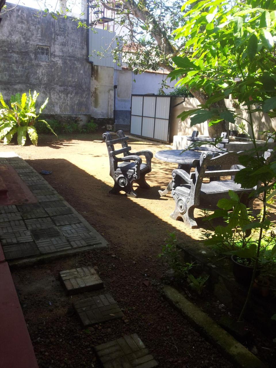 Ami Place Rooms With Kitchen Hikkaduwa Εξωτερικό φωτογραφία