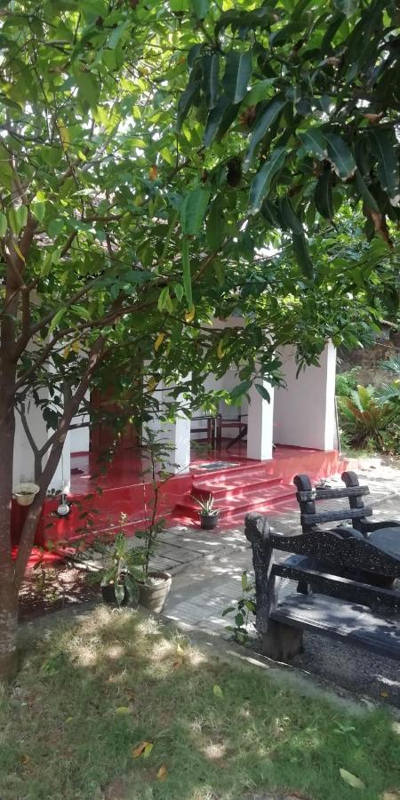 Ami Place Rooms With Kitchen Hikkaduwa Εξωτερικό φωτογραφία