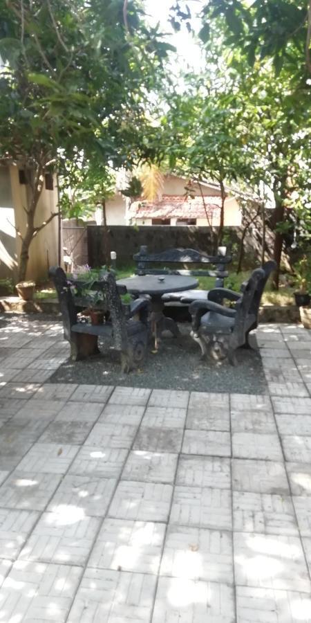 Ami Place Rooms With Kitchen Hikkaduwa Εξωτερικό φωτογραφία